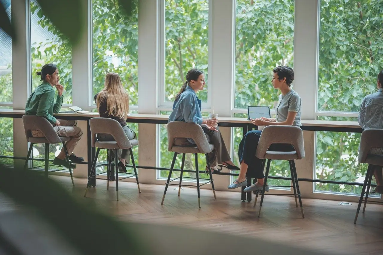 Không gian Work Hub ngập ánh sáng tự nhiên